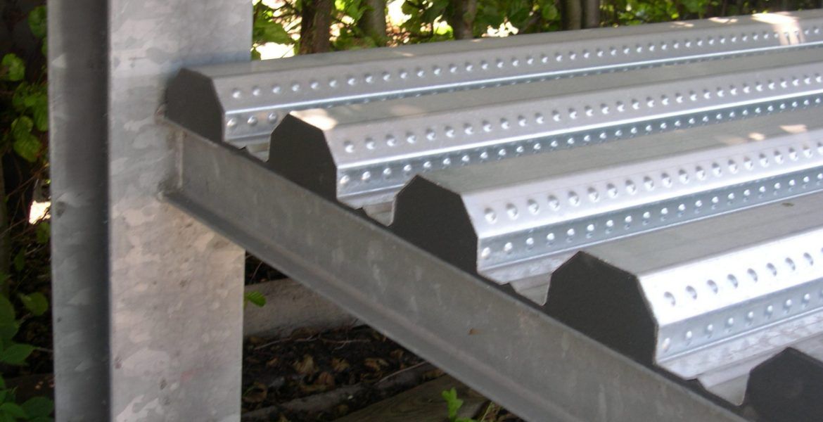 CDI floor decking system on site