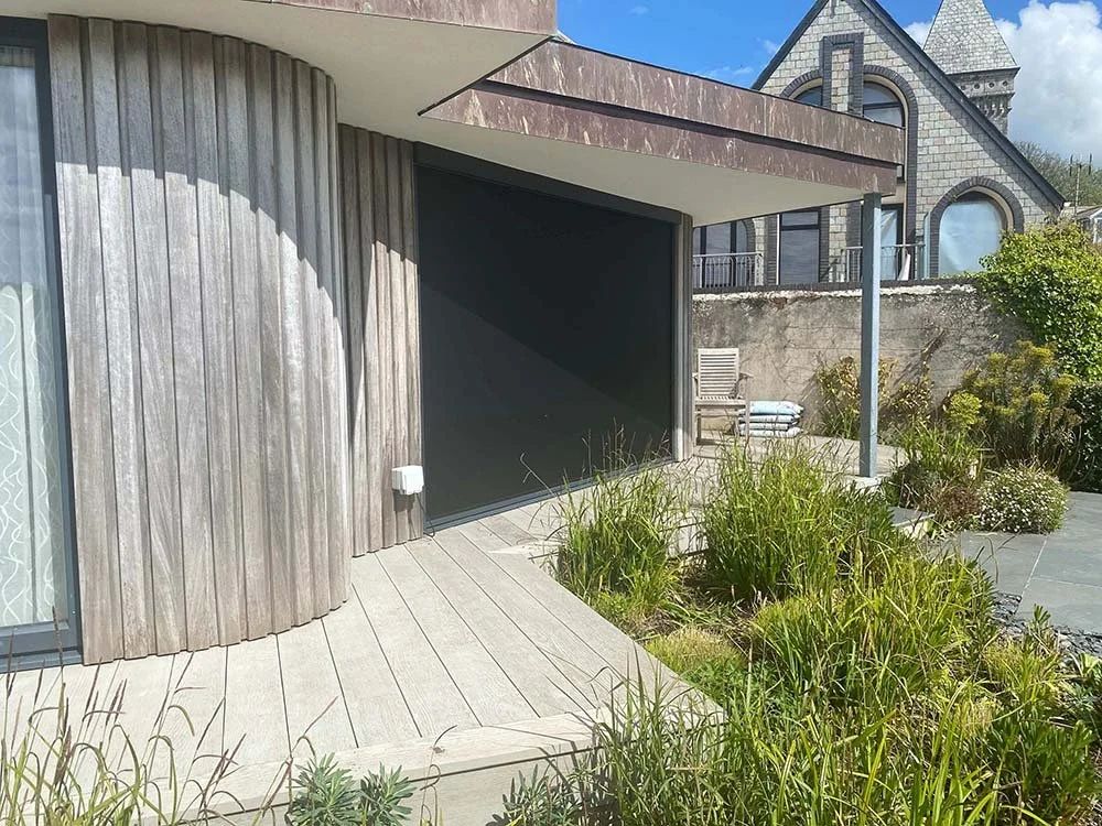 External roller screen fitted to a new extension in Cornwall